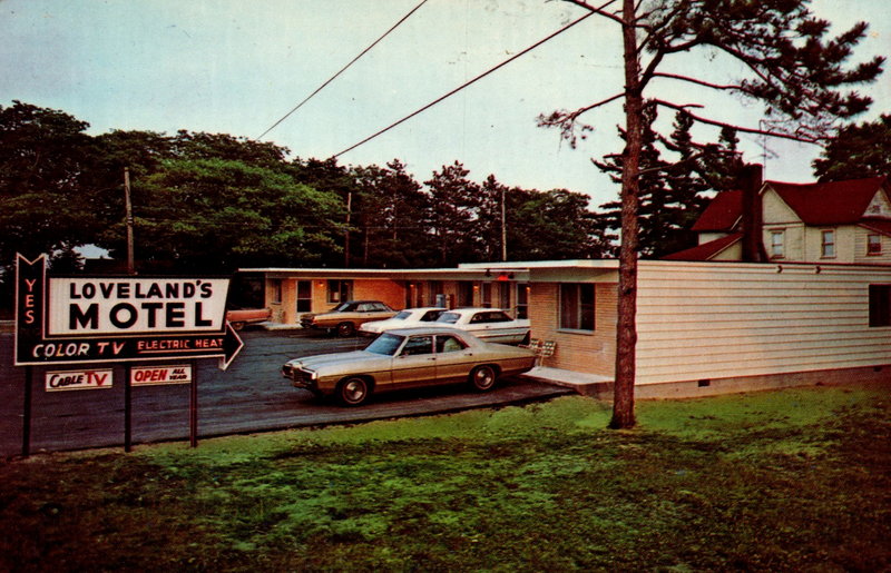 Super 8 by Wyndham Bridgeview (Lovelands Motel) - Postcard (newer photo)